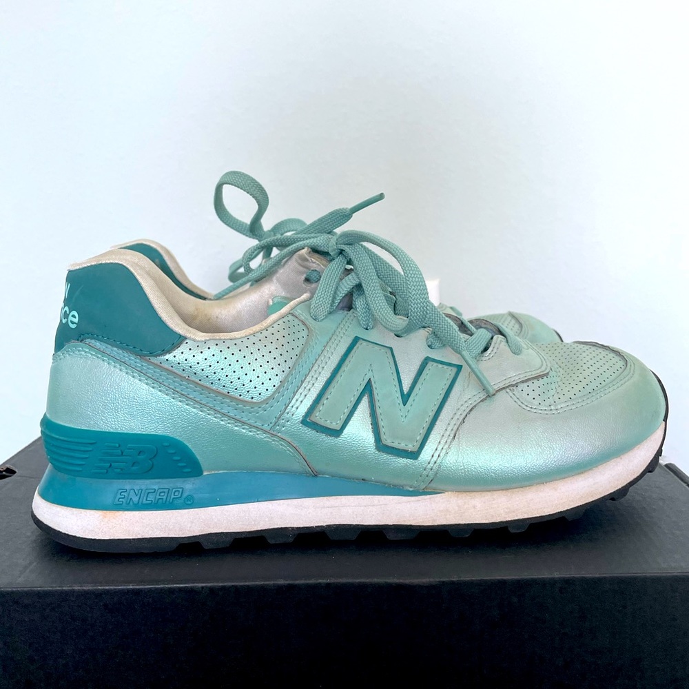 Metallic Blue New Balance 574